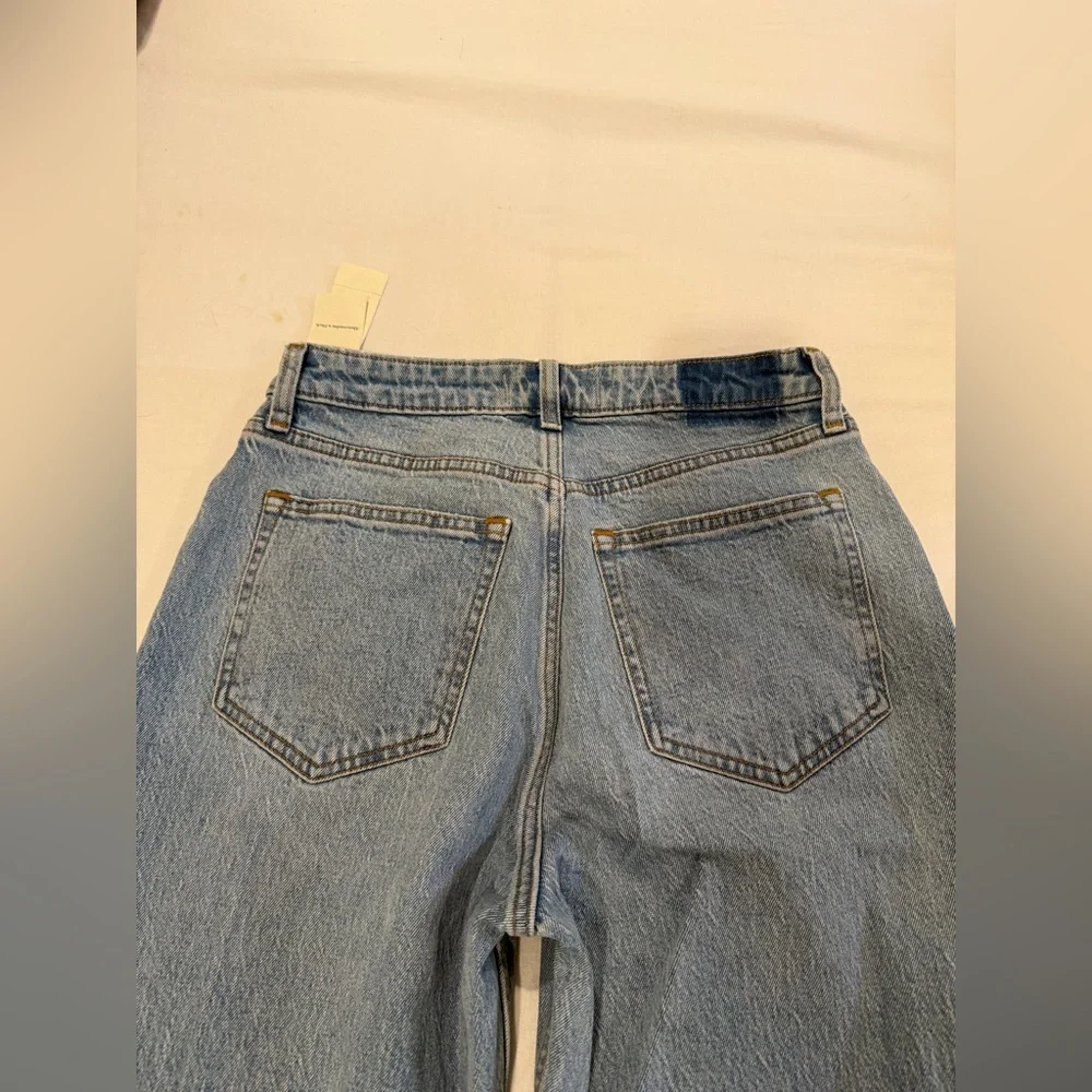 Abercrombie & Fitch Curve Love High Rise 90s Relaxed Jean - New with Tags - Picture 4 of 7